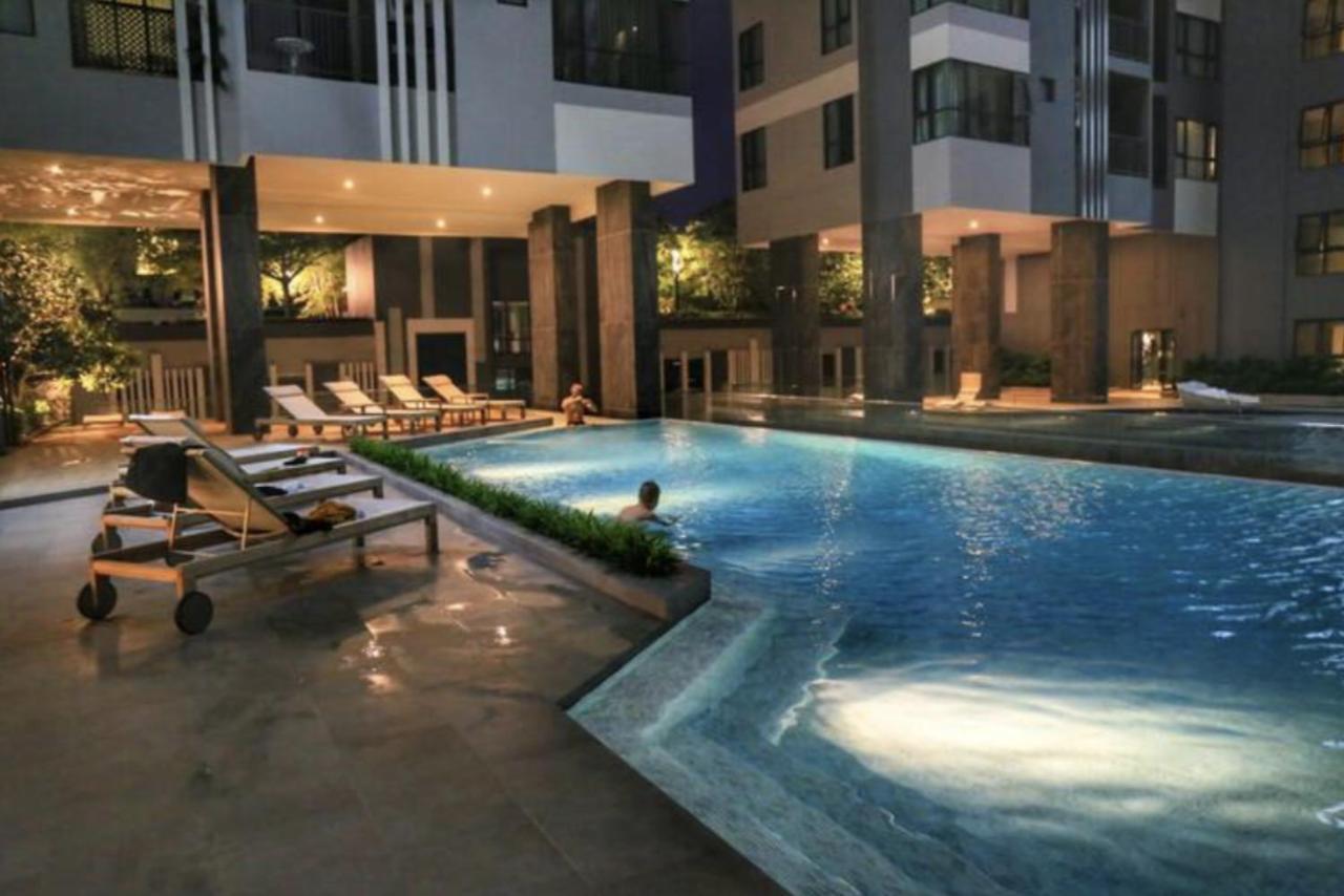 The Base Central Pattaya By Wwc Exterior photo