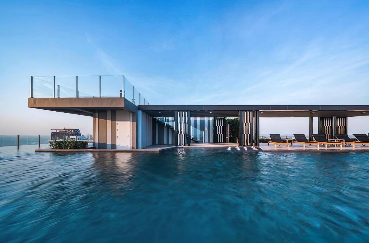 The Base Central Pattaya By Wwc Exterior photo
