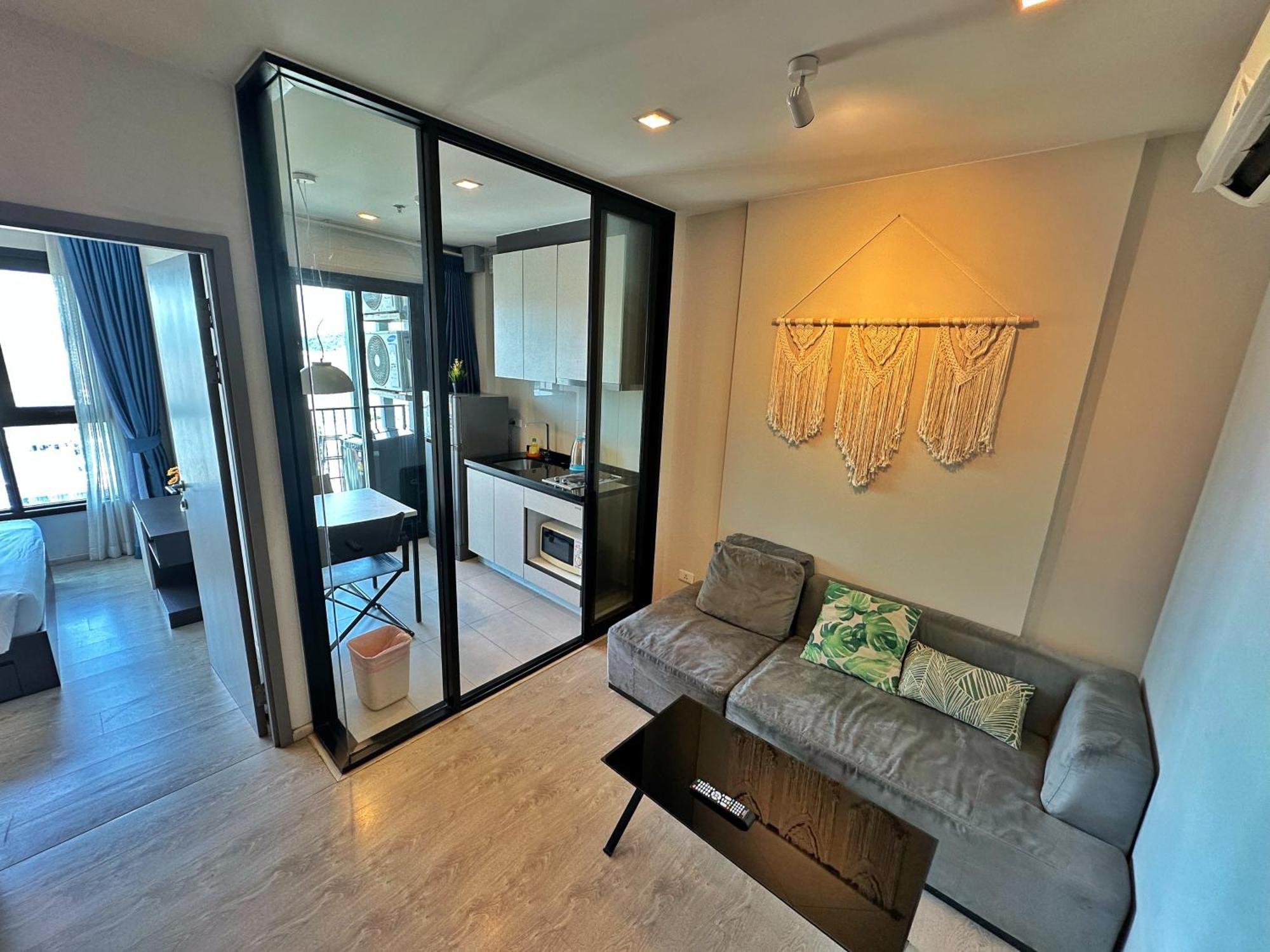 The Base Central Pattaya By Wwc Exterior photo